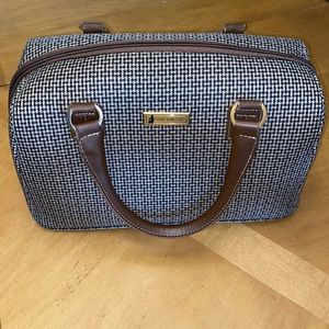 London Fog Bag in Like New Condition. Men’s overnight bag. A great looking bag!